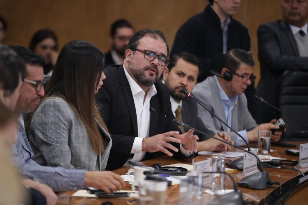 Adrián Naveda impulsa diálogo por cafeticultura en Veracruz
