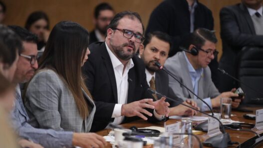 Adrián Naveda impulsa diálogo por cafeticultura en Veracruz