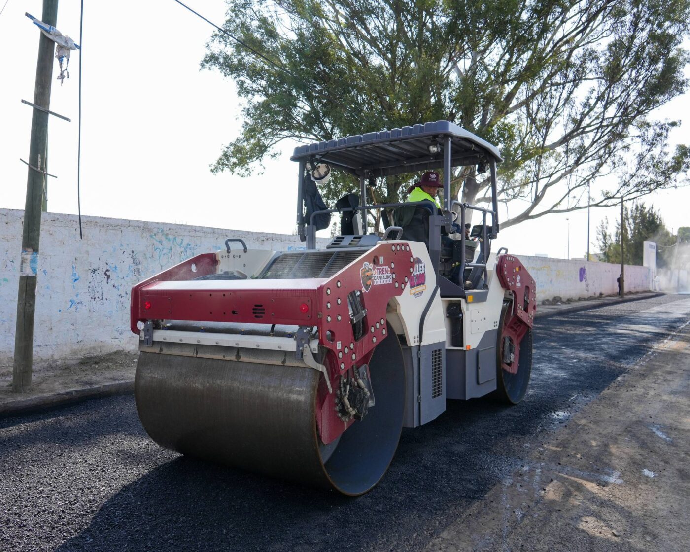 Puebla moderniza calles con Tren Pavimentador bajo Chedraui