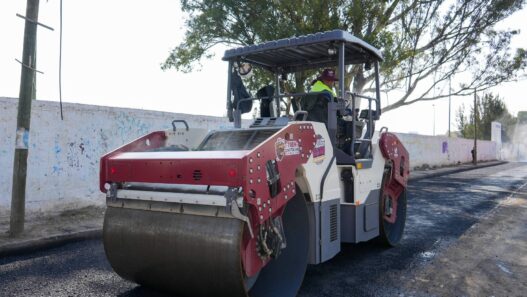 Puebla moderniza calles con Tren Pavimentador bajo Chedraui