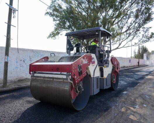 Puebla moderniza calles con Tren Pavimentador bajo Chedraui