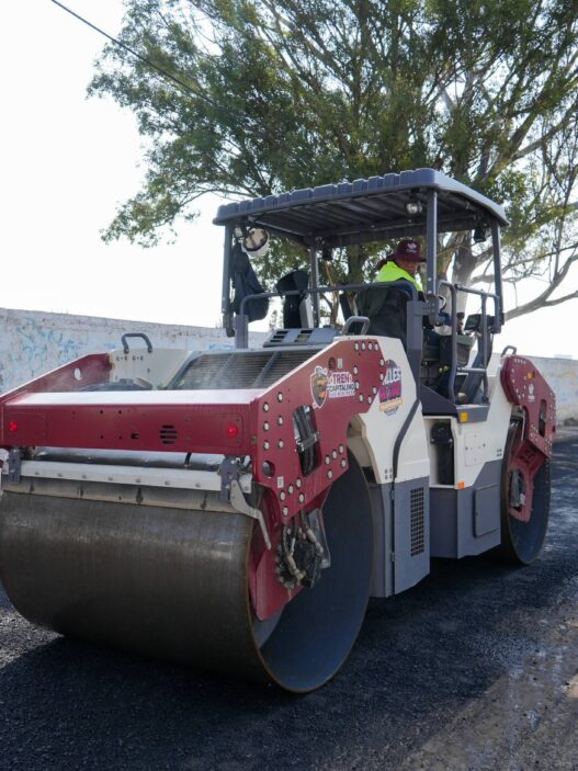 Puebla moderniza calles con Tren Pavimentador bajo Chedraui