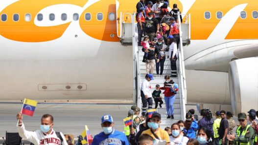 Venezuela autoriza reanudación de vuelos de deportación desde EE.UU.