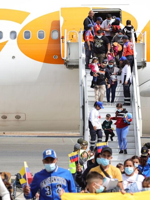 Venezuela autoriza reanudación de vuelos de deportación desde EE.UU.