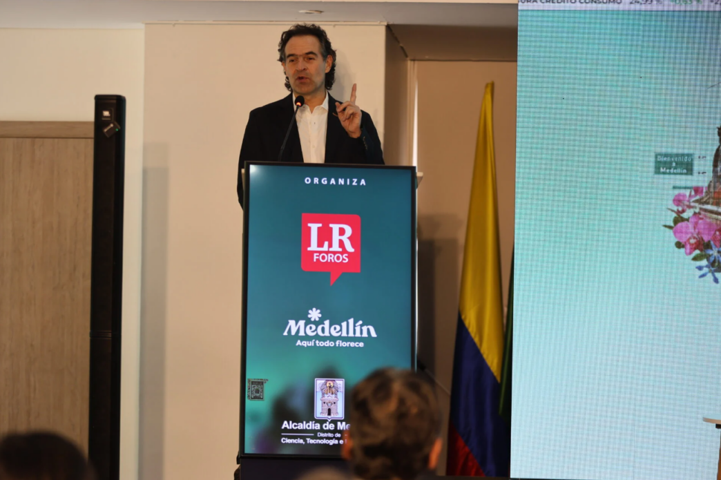 Alcalde de Medellín denuncia abandono estatal y destaca liderazgo
