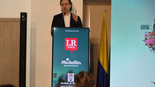 Alcalde de Medellín denuncia abandono estatal y destaca liderazgo
