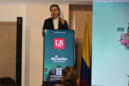 Alcalde de Medellín denuncia abandono estatal y destaca liderazgo
