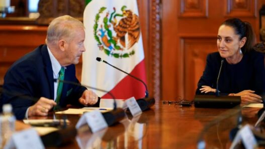 Sheinbaum recibe a embajador de EU y empresarios en Palacio Nacional
