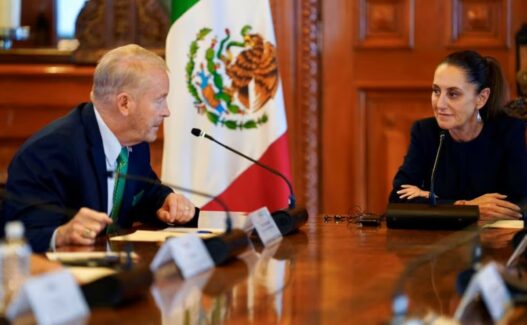 Sheinbaum recibe a embajador de EU y empresarios en Palacio Nacional
