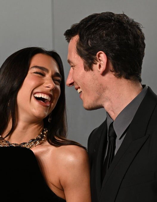 Dua Lipa y Callum Turner celebrarán lujosa boda en Sicilia