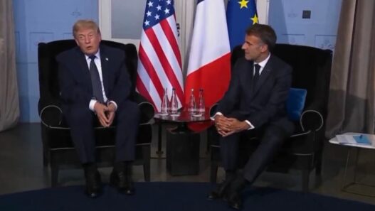 Trump y Macron abordan acuerdo con Irán en cumbre del G7