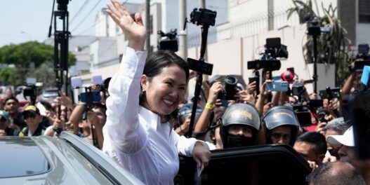 Fujimori amplía ventaja en ajustado recuento electoral en Perú