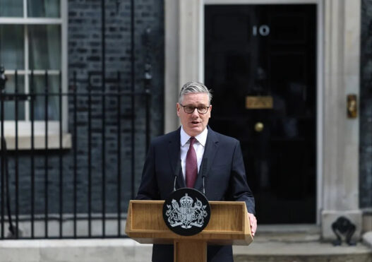 Keir Starmer dimite como primer ministro del Reino Unido