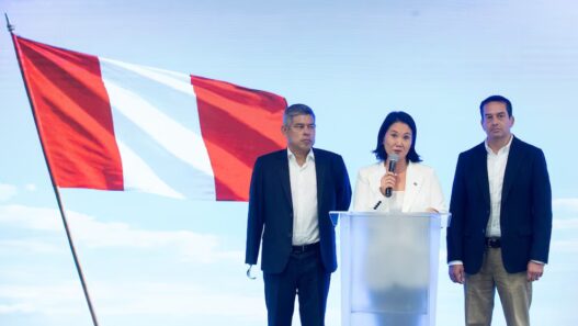 Keiko Fujimori será proclamada presidenta tras ajustada elección