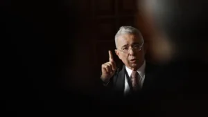 Fiscalía cita a indagatoria a Uribe por masacres en Antioquia