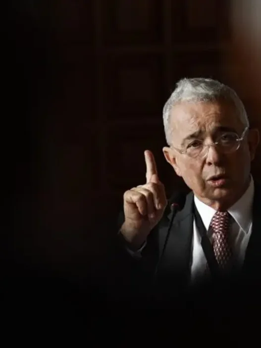 Fiscalía cita a indagatoria a Uribe por masacres en Antioquia