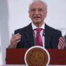 Detienen en CDMX al exdirector de Pemex Víctor Rodríguez Padilla