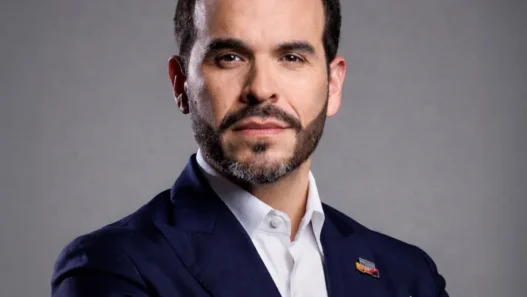 De la Espriella acusa a Petro de golpismo y pide apoyo militar