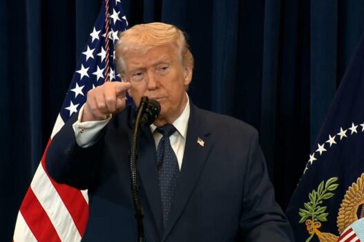 Trump pide al Congreso eliminar ciudadanía por nacimiento en EE UU