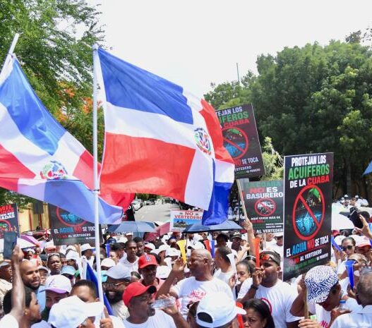 Residentes de La Cuaba protestan contra vertedero en Pedro Brand