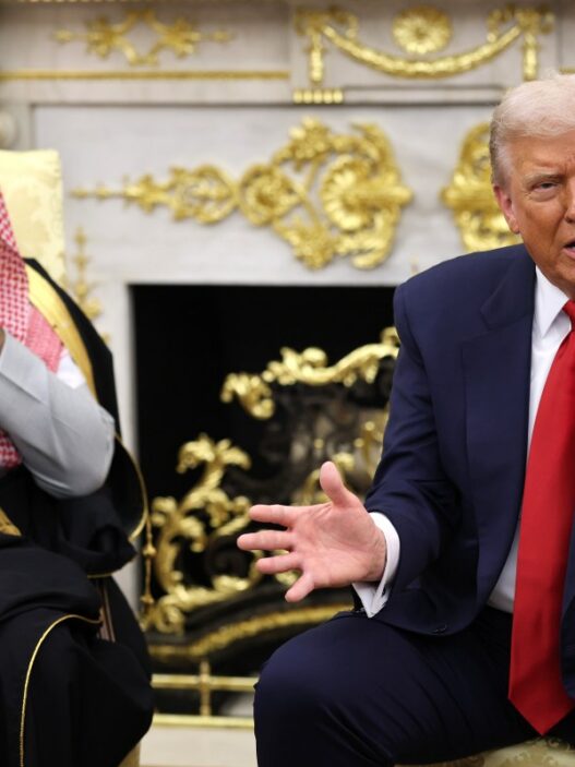 Senador Kennedy cuestiona acuerdo nuclear civil Trump-Arabia Saudita