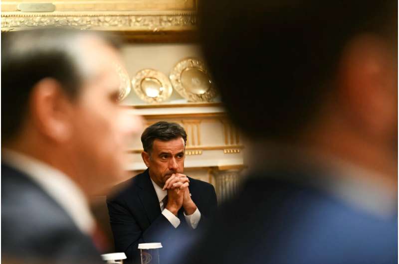 Director de la CIA equipara el riesgo de IA avanzada al nuclear