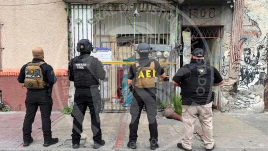 Catean 15 casas en Monterrey tras hallazgo de dos cadáveres