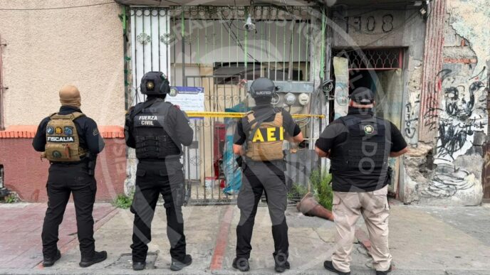 Catean 15 casas en Monterrey tras hallazgo de dos cadáveres