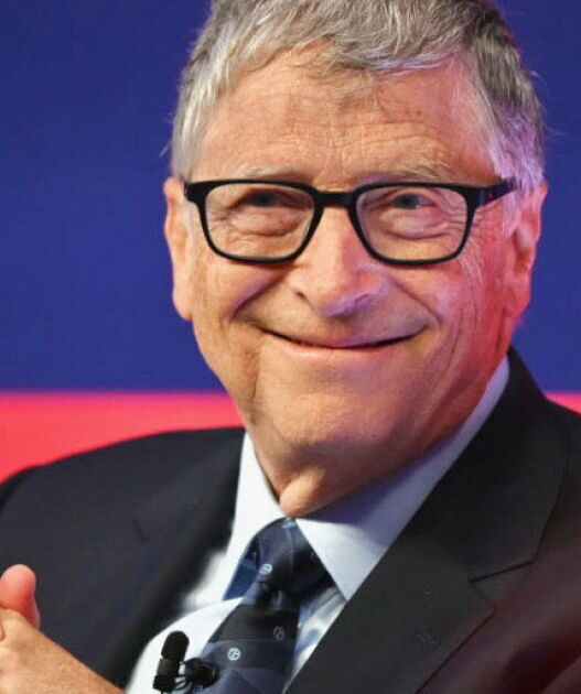 Bill Gates insta a reservar empleos humanos ante avance de la IA