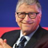 Bill Gates insta a reservar empleos humanos ante avance de la IA