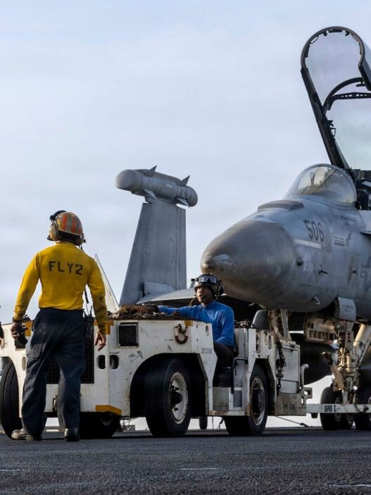 Senadores de EE UU piden investigar condiciones en portaaviones Lincoln