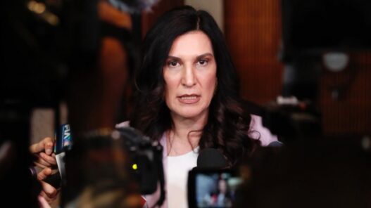 Kenia López Rabadán llama al diálogo tras pleito en el Congreso