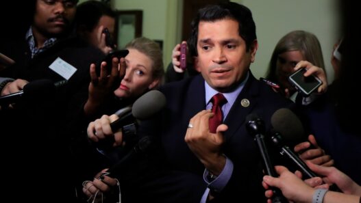 Investigan a Jimmy Gomez por conducta sexual inapropiada en Congreso