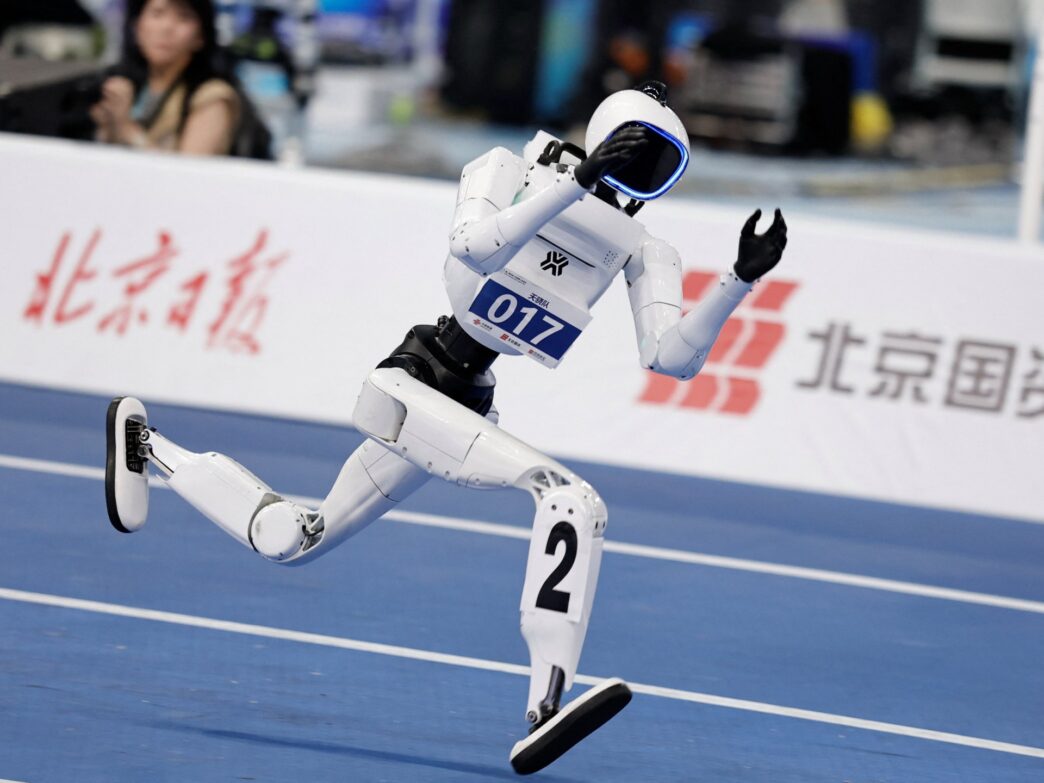 Robot chino Tiangong rompe récord mundial en 100 metros planos