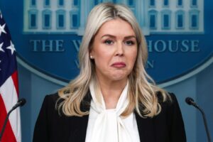 Karoline Leavitt deja la Casa Blanca tras gestión polémica