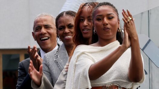 Michelle Obama relata la partida de sus hijas y abre debate familiar
