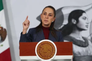 Sheinbaum critica a Salinas Pliego por mensajes sobre migrantes en EU