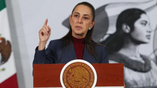 Sheinbaum critica a Salinas Pliego por mensajes sobre migrantes en EU
