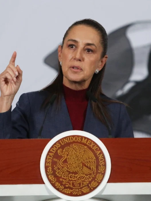 Sheinbaum critica a Salinas Pliego por mensajes sobre migrantes en EU