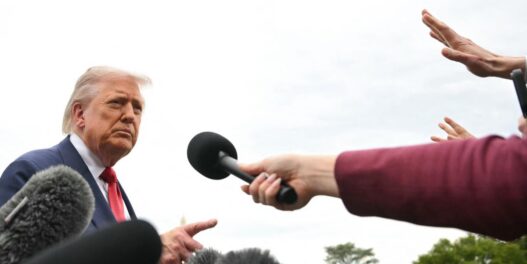 Casa Blanca retira acreditaciones a CNN, MS NOW y Politico