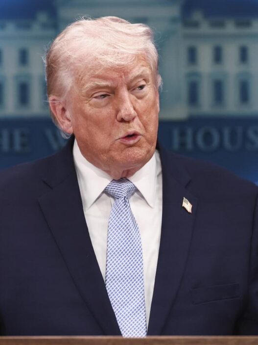 Medios de EE.UU. boicotean cobertura tras veto de Trump