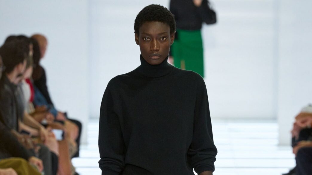Prada dedica su colección de Milán 2026 a la falda en 63 looks