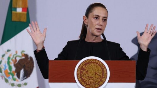 Sheinbaum se deslinda de disputa Morena-PT rumbo a 2027