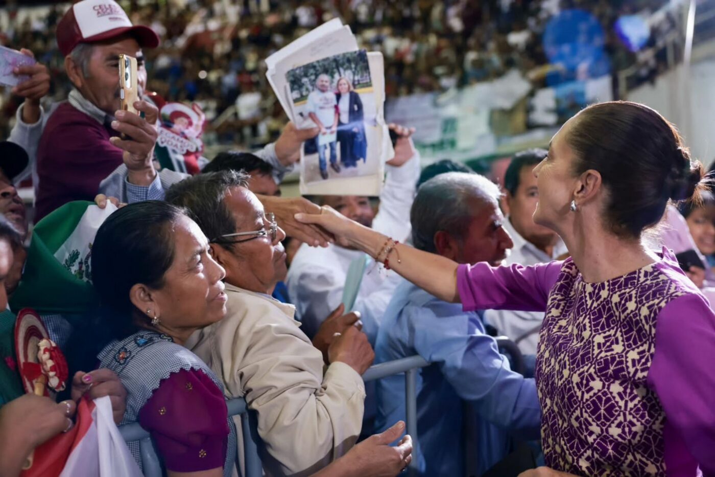 Sheinbaum informa sobre avances en CDMX en asamblea en el Zócalo