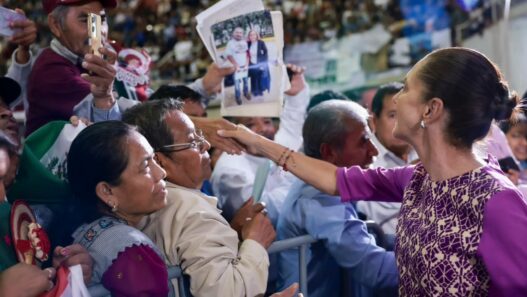 Sheinbaum informa sobre avances en CDMX en asamblea en el Zócalo