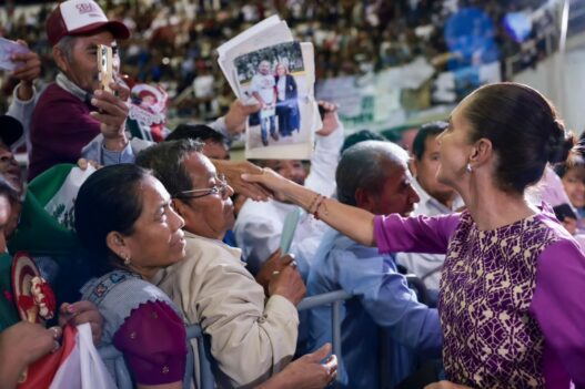 Sheinbaum informa sobre avances en CDMX en asamblea en el Zócalo