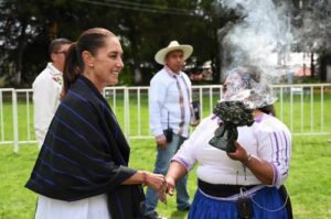 Sheinbaum propone ley para aumentar recursos a pueblos originarios
