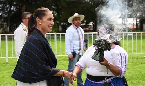 Sheinbaum propone ley para aumentar recursos a pueblos originarios