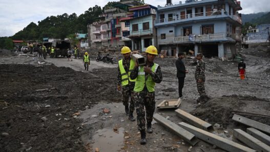 Suman 1,252 muertos y 4,200 desaparecidos por inundaciones en Nepal-Tíbet