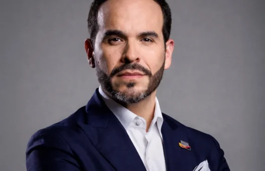De la Espriella acusa a Petro de golpismo y llama al Ejército